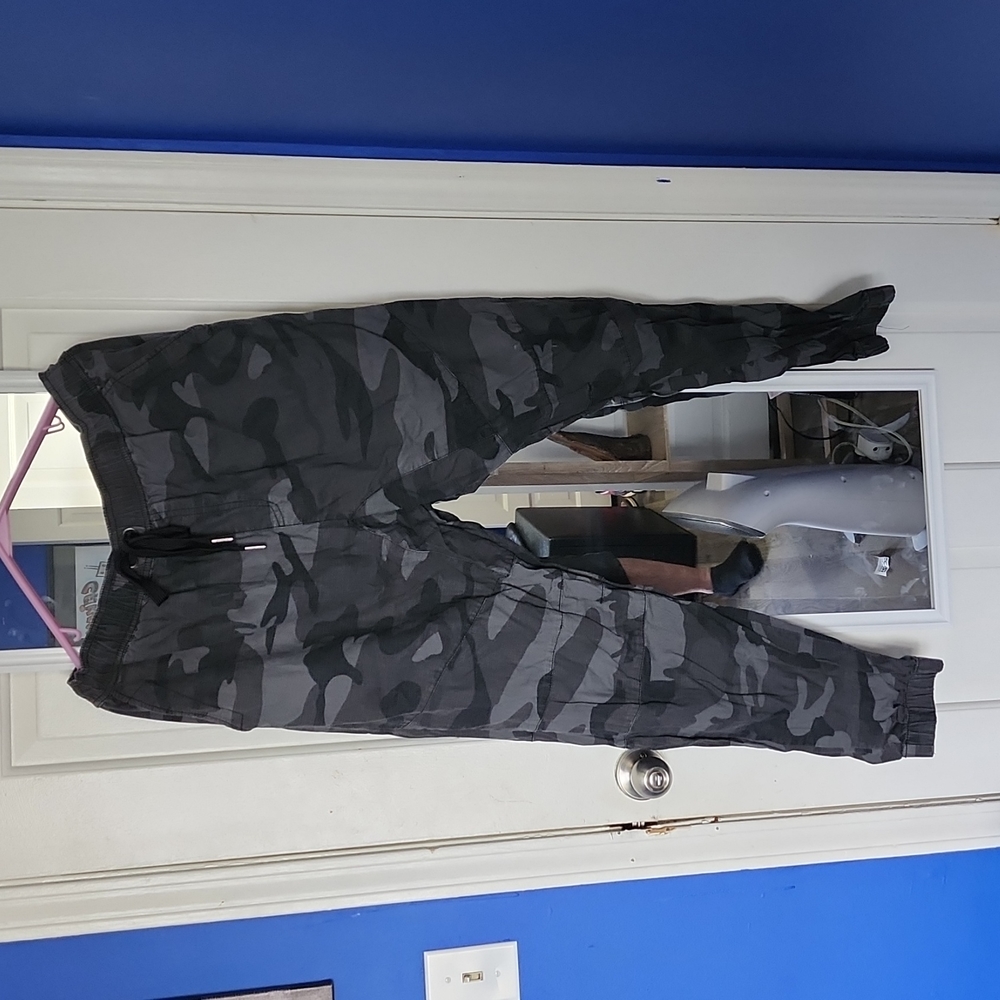 Camo joggers grey